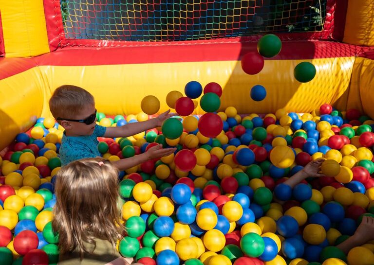 Baseny z piłeczkami